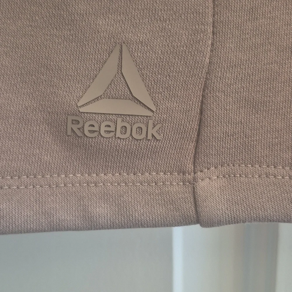 Reebok Relaxed Fit Shorts in Brown New Womens S - Picture 2 of 4